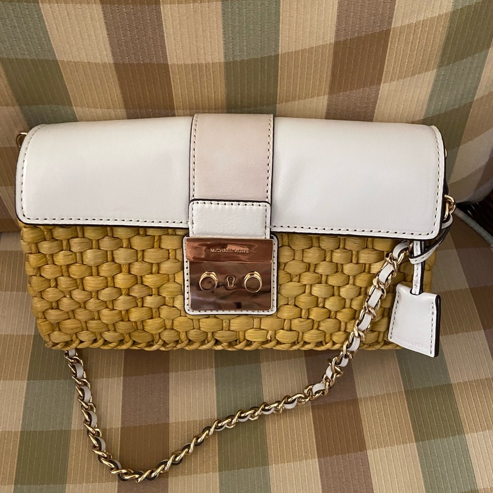 🔥 EUC MKors Gabriella Matted Straw Leather Clutch
